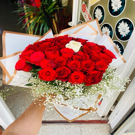 Kırmızı Gül Buketi 42 Adet